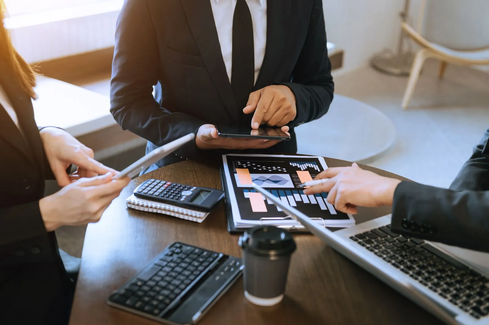 Biết rõ về các ngành nghề được và chưa được tiếp cận thị trường giúp nhà đầu tư có sự lựa chọn phù hợp nhất.