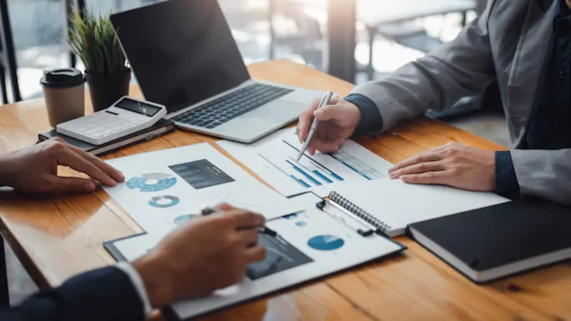 Luật sư còn đóng vai trò đánh giá và cảnh báo rủi ro pháp lý giúp nhà đầu tư an tâm tuyệt đối ngay từ đầu.