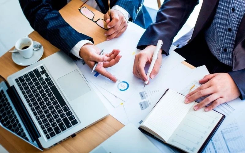 Danh mục ngành nghề nào hạn chế tiếp cận thị trường đối với nhà đầu tư nước ngoài?